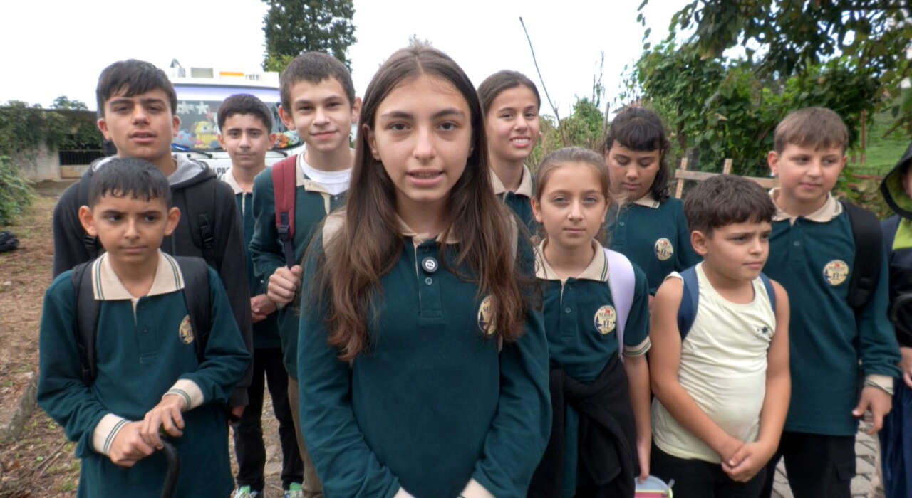 Bu çöp kamyonunu gören tüm çocuklar peşine düşüyor 7